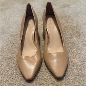 27 EDIT Naturalizer Classic Beige Heels